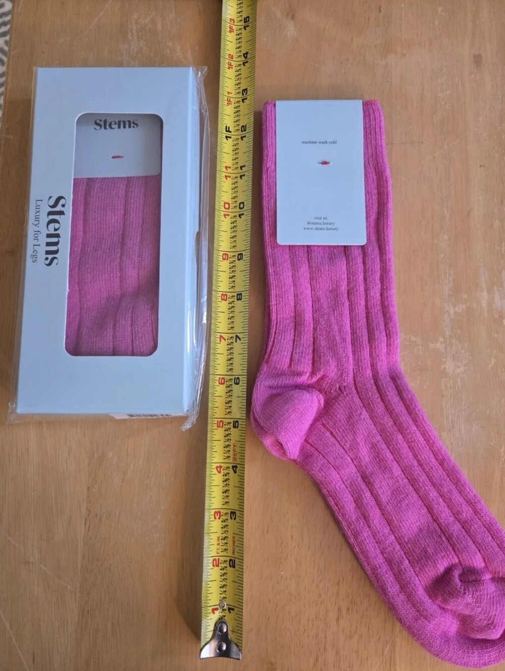 Stem Ribbed Pink Cashmere Socks - Picture 3 of 4